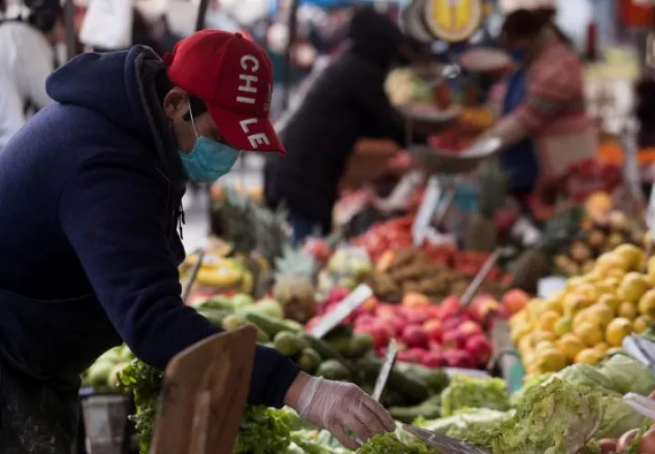 El consumo alimentario general crecerá un 15 % y el ciudadano medio comerá 3,000 kilocalorías al día en 2029. EFE