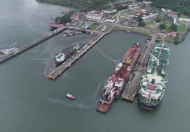 La embarcación Sea Lion ocasionó un severo derrame de 250 mil galones de combustible marino en la entrada Pacífica del Canal de Panamá.