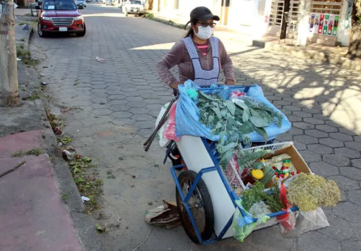 Schwabb concluyó pidiendo una mayor cooperación internacional en materia económica y social. EFE