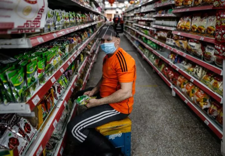 El 60 % del universo de las empresas registradas en Argentina cuenta o ha contado desde abril con la ayuda del Estado. EFE