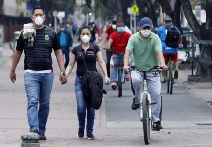 Caminar por un área transitada tiene un riego bajo moderado, según la escala.