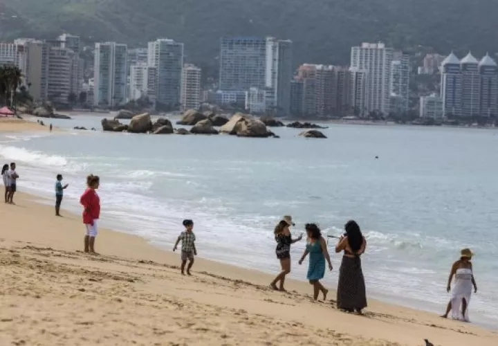 Con playas cristalinas, un sol radiante y un clima extraordinario, la ciudad costera reabrió este julio sus playas. EFE