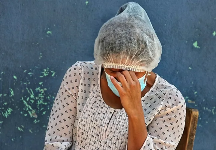 El dolor de cabeza es uno de los síntomas más comunes de la COVID-19.