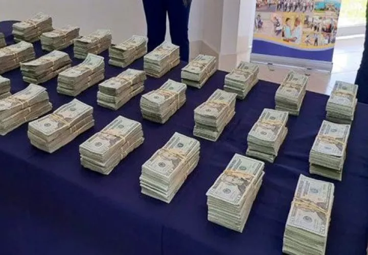 Dinero decomisado de narcotráfico.
