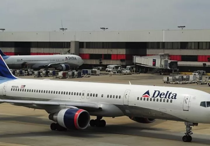 Delta obtuvo unos ingresos de 1.468 millones de dólares frente al récord de $12 mil 536 millones que logró obtener el pasado año.