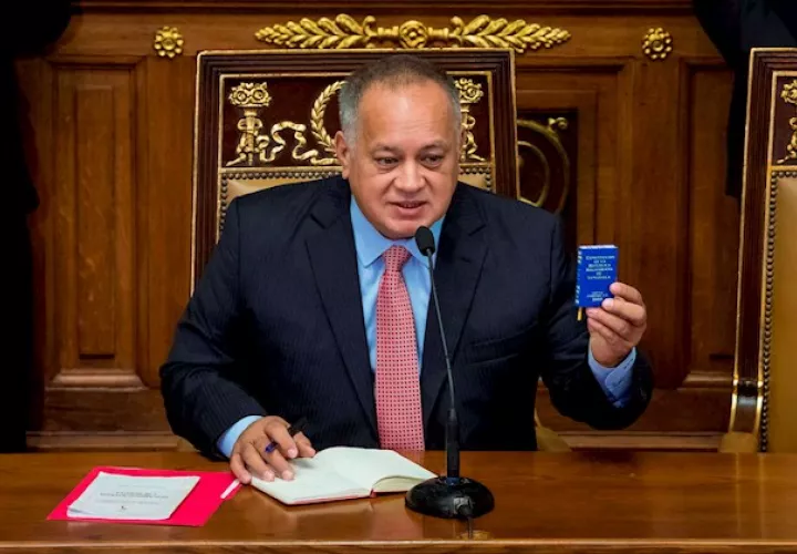 Diosdado Cabello se encuentra aislado por dar positivo para la prueba de COVID-19.