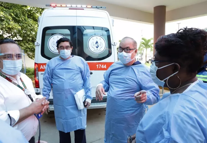 El director de la Caja de Seguro Social (CSS),  Enrique Lau Cortés, hace un recorrido en las instalaciones del Hospital Irma de Lourdes Tzanetatos. Foto @CSSPanama