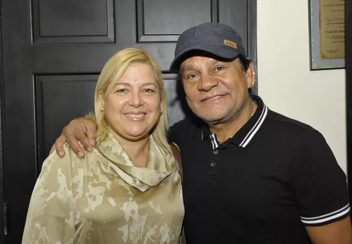 Roberto "Manos de Piedra" Durán junto a su esposa Felicidad.