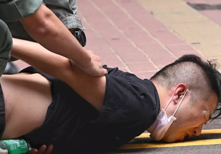 Las autoridades habían prohibido, por primera vez en 17 años, la tradicional manifestación antigubernamental celebrada cada 1 de julio, fecha en la que se conmemora la retrocesión de Hong Kong de manos británicas a chinas en 1997.
