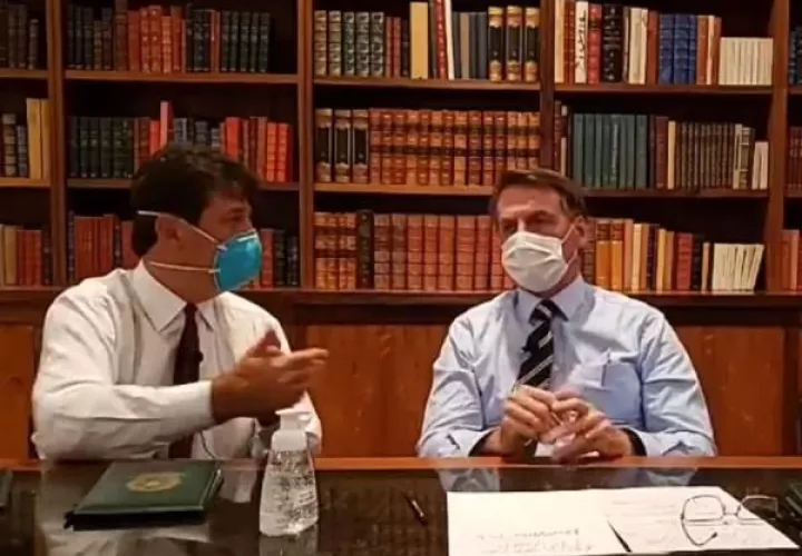Jair Bolsonaro no aclaró cuándo planea retomar su agenda oficial, aunque se cree que será a partir del próximo lunes y que pasará el resto del fin de semana de reposo. FOTO/EFE