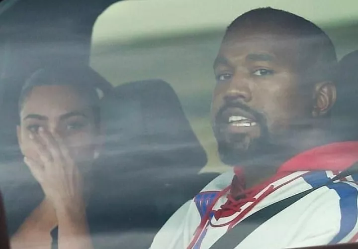 Kanye West y Kim Kardashiam a su llegada al hospital de Wyoming. Foto: Instagram