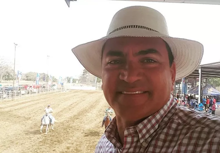 Kendall Royo y presentador del programa “De aquí pa’ la” . Foto: Instagram