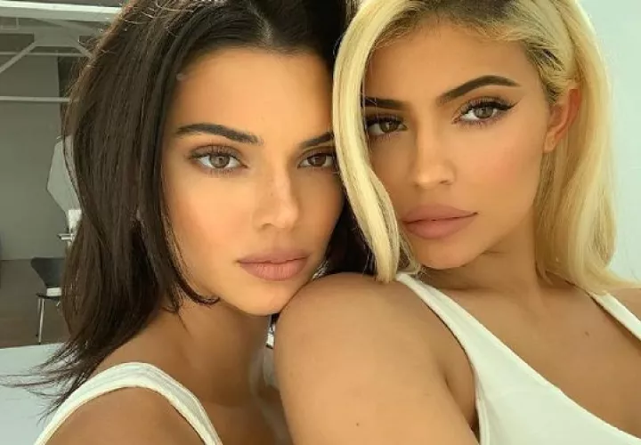 Recientemente las hermanas hicieron el lanzamiento de la línea de cosméticos Kendall x Kylie Cosmetics. Foto: @kendalljenner 
