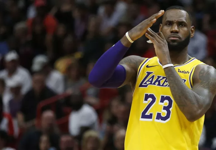 LeBron James de los Lakers.  Foto:EFE