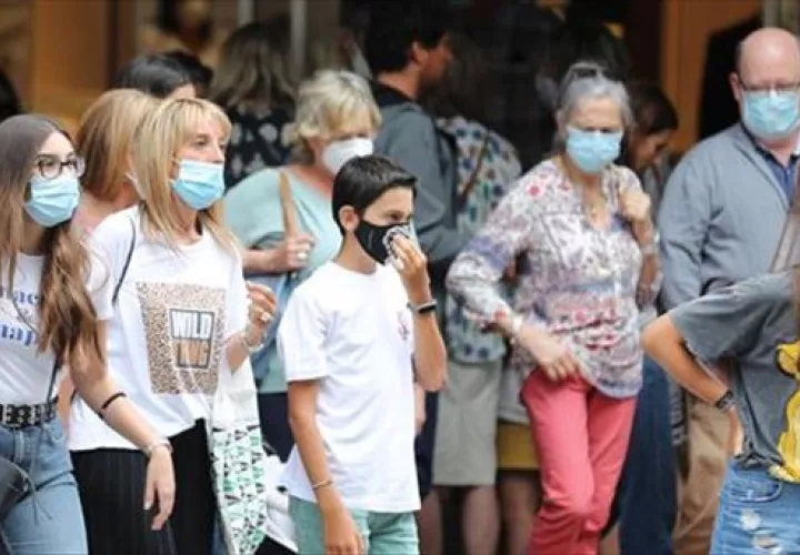 Para poner a prueba su eficacia, se analizó el tejido tras estar en contacto con una solución que contiene una determinada cantidad de virus, para medir su viabilidad a lo largo del tiempo. FOTO/EFE