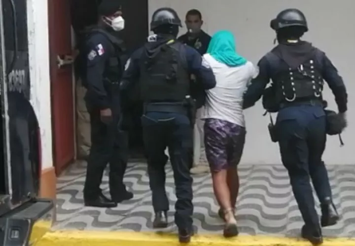 El presunto implicado en la matanza de los jóvenes llegó al SPA en Colón, fuertemente custodiado. Foto: Diomedes Sánchez.