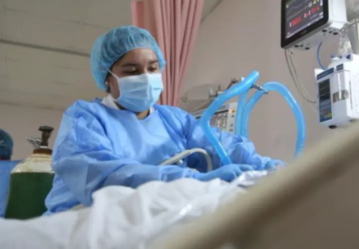 El personal de salud hace su esfuerzo. Twitter Hospital Santo Tomás.