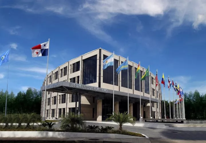 El Parlatino tiene su sedeen Panamá. 