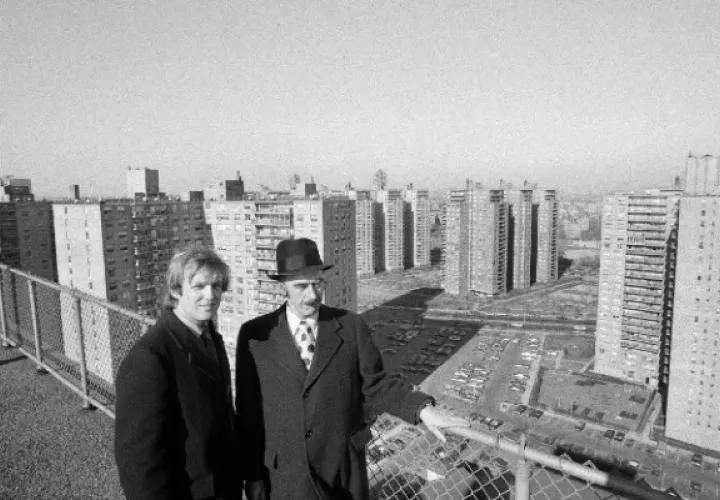 Donald J. Trump y su padre, Fred Trump, en 1973. Donald siguió los pasos de su padre en los bienes raíces. Foto / Barton Silverman/The New York Times.