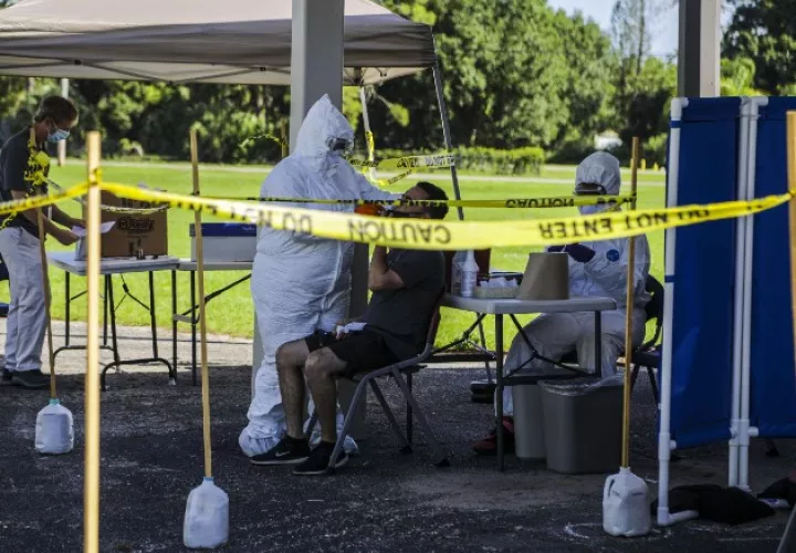 Médicos Sin Fronteras llegó para ayudar con las pruebas del coronavirus. Una clínica ambulatoria en Immokalee, área en Florida con granjas de tomate. Foto / Saul Martinez para The New York Times.
