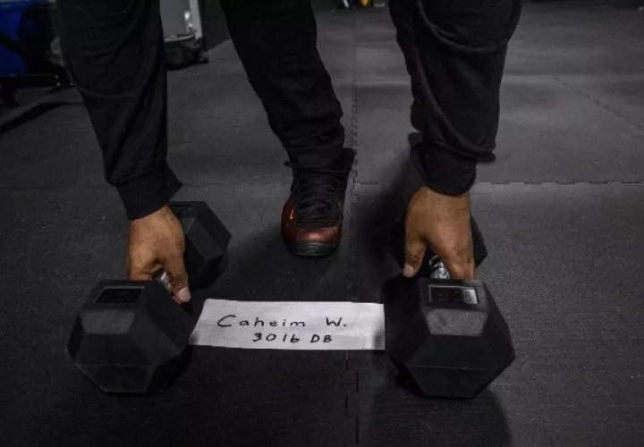 Se disparan ventas de pesas con gimnasios cerrados. Foto / Brittainy Newman/The New York Times.