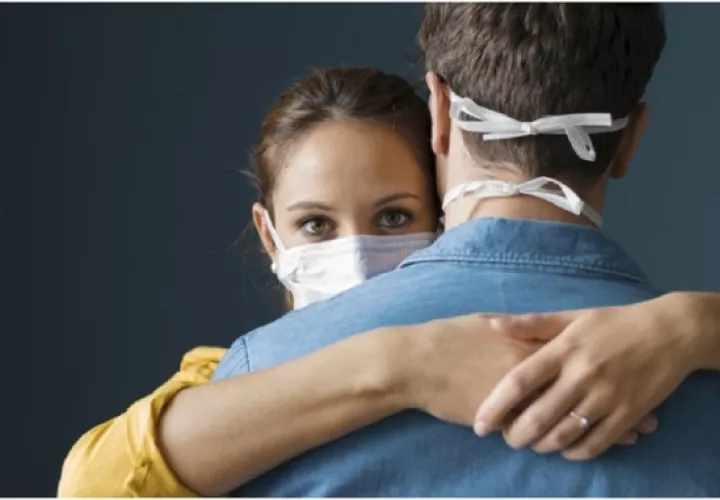 Es muy común que durante esta cuarentena las parejas estén experimentando bajo deseo sexual, indica Issa Farides. Foto: Pixabay