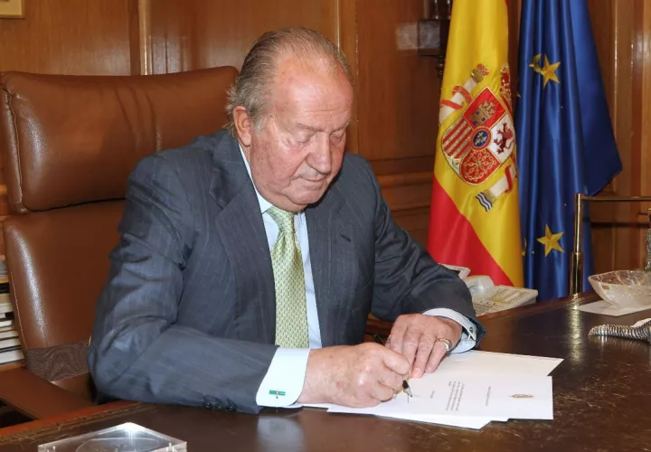 El rey emérito de España, Juan Carlos I, alega que fue una donación. 