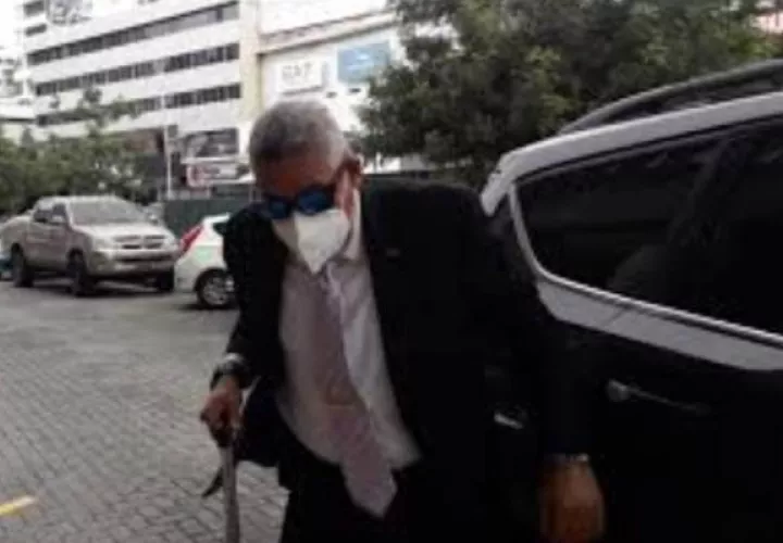 El comisionado Ricardo Garay acudió al edificio Avesa.