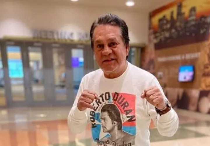 La leyenda del boxeo, Roberto Durán, sale del hospital tras enfermar de COVID-19.