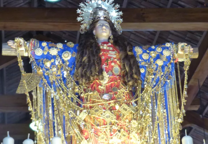  La Peregrina, que cada año va de comunidad en comunidad, este año hará su recorrido por algunas áreas pero también en automóvil para que las personas no tengan que salir de sus casas.