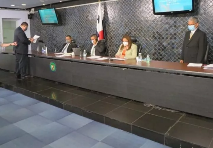 El TLC, que cuenta con 24 capítulos que cubren áreas como servicios, inversión, propiedad intelectual y administración aduanera.