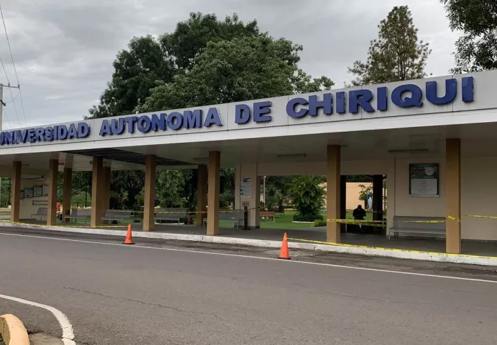 Desde que se conoció sobre la pandemia, la Universidad Autónoma de Chiriquí se puso en contacto con los funcionarios del Minsa desde el mes de marzo y se implementó el protocolo sanitario para tal fin.