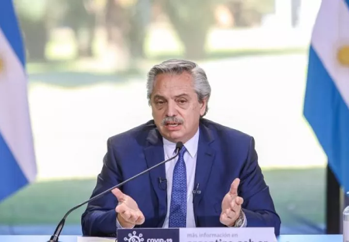 Tras varios meses de intensas negociaciones Argentina alcanzó  acuerdo con sus acreedores. EFE