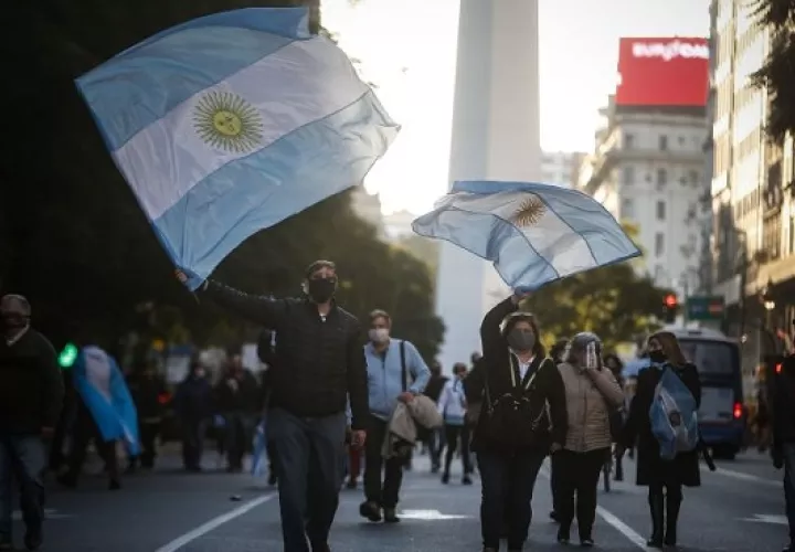 El nuevo plazo de adhesión a la propuesta vencerá el 28 de agosto próximo. EFE