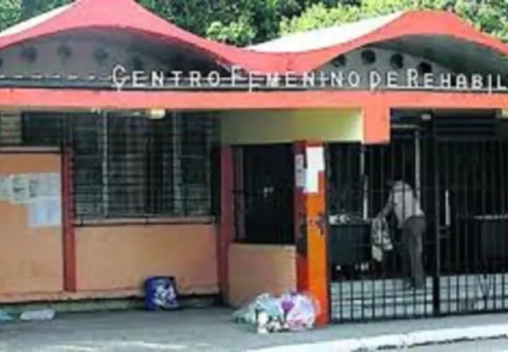 Leblanc sostuvo una reunión con los familiares de la privada de libertad que falleció. 