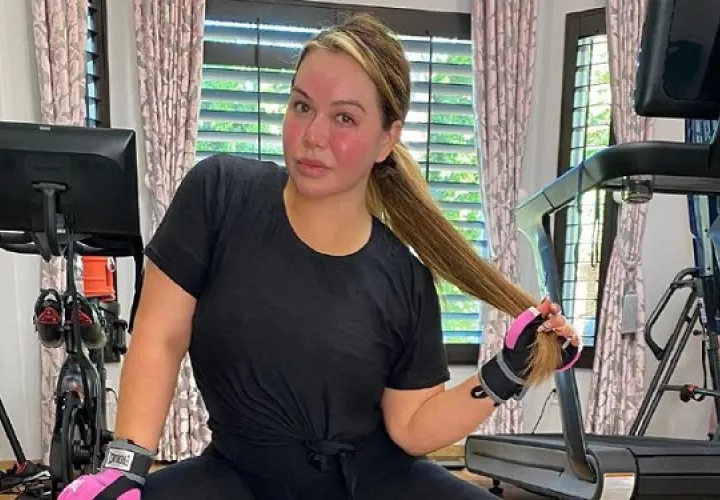El libro de Chiquis Rivera también tiene sus rutinas de ejercicios. Foto: Instagram