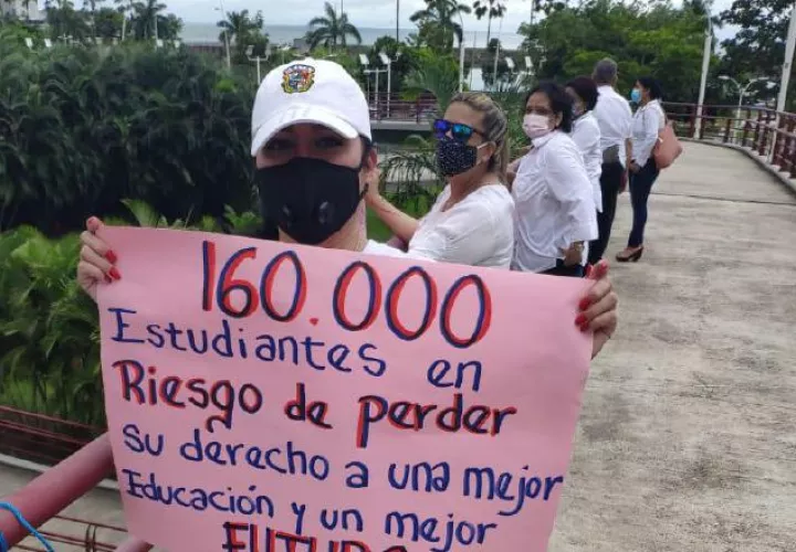 Solicitaron un subsidio de 100 dólares por estudiante. Apcp.