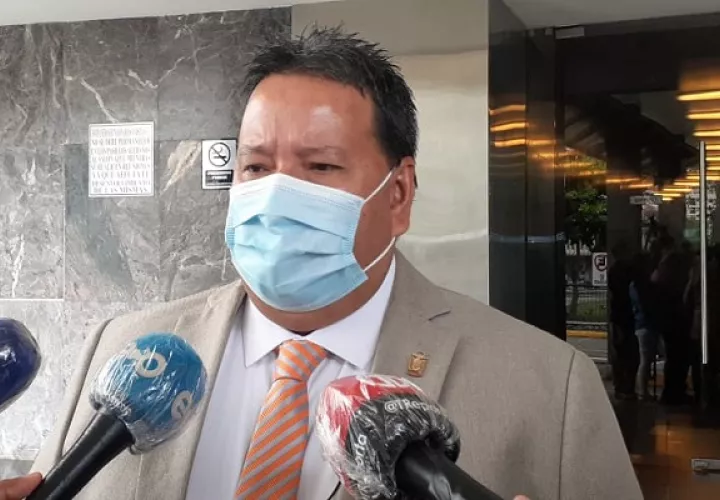 Ricardo Torres ofrece declaraciones a los medios de comunicación. Foto/Víctor Arosemena