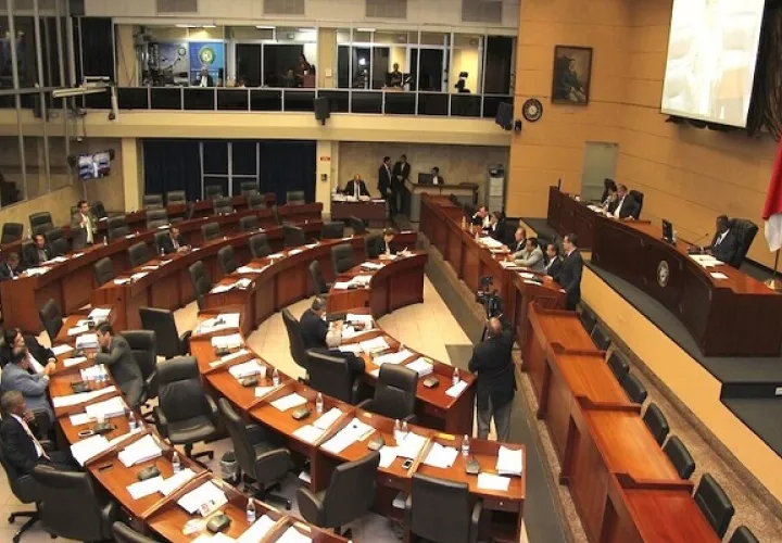 La primera institución en sustentar fue, el Sistema de Ahorro y Capitalización de los Servidores Públicos (SIACAP).