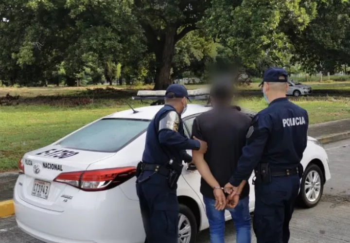 Decomiso de sustancias ilícitas en un vehículo en la Calzada de Amador.
