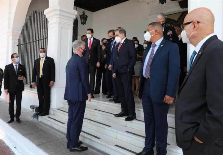 El presidente panameño, Laurentino Cortizo, recibió a O'Brien en el Palacio de las Garzas.