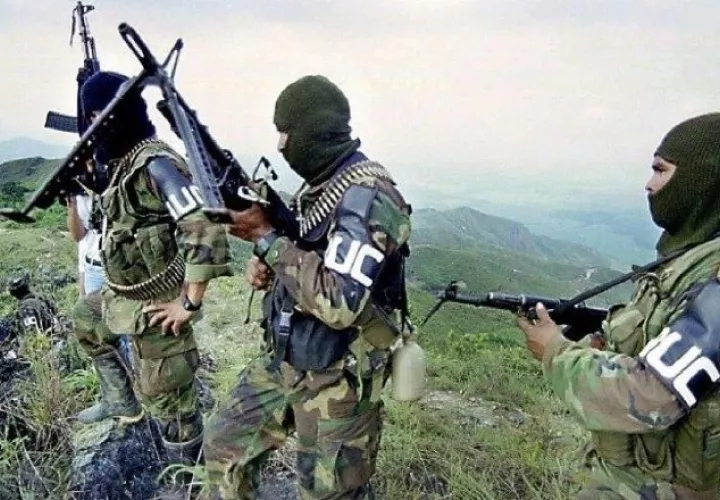 La guerrilla también propició la creación de otros grupos irregulares como las Autodefensas Unidas de Colombia (AUC) Archivo 