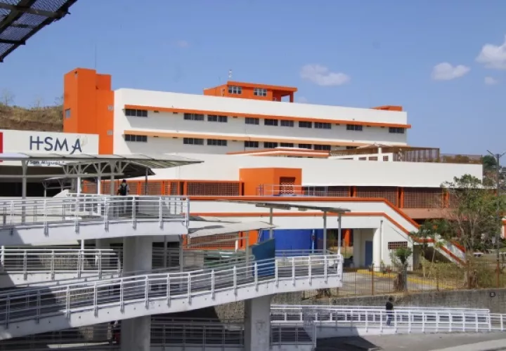 Sicarelle Holdings Inc., empresa que ofrece los servicios de limpieza especializados en hospitales, instituciones públicas y empresas privadas desde 2011.