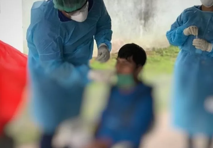 En el Centro de Salud de 24 de diciembre se realizaron pruebas rápidas a contactos directos de positivos, se entregaron volantes.