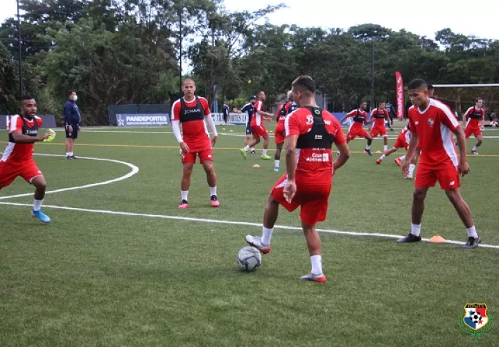 Jugadores durante los entrenamientos en la 'burbuja' en Coclé. Foto:Fepafut