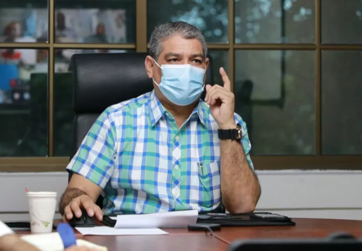 Luis Franciso Sucre, ministro de Salud.