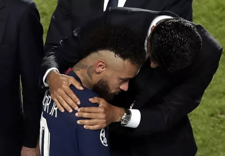 Neymar no pudo guiar al PSG al triunfo.