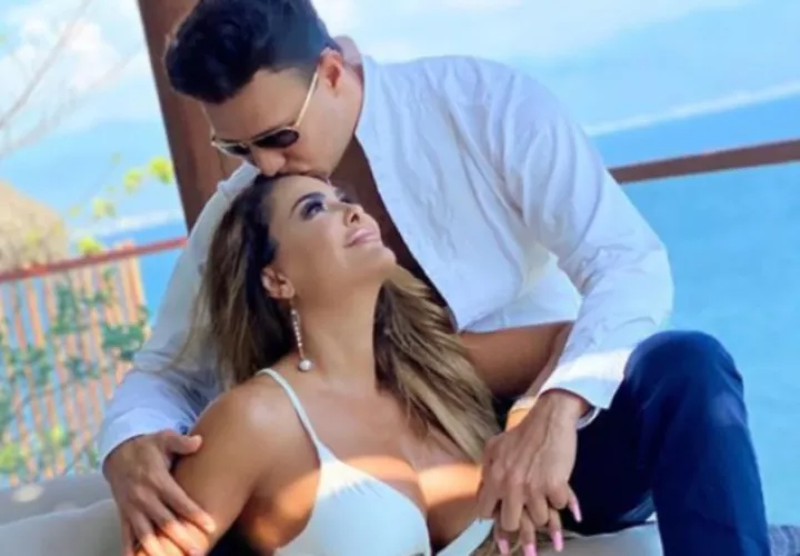 Ninel Conde y su pareja.   Instagram
