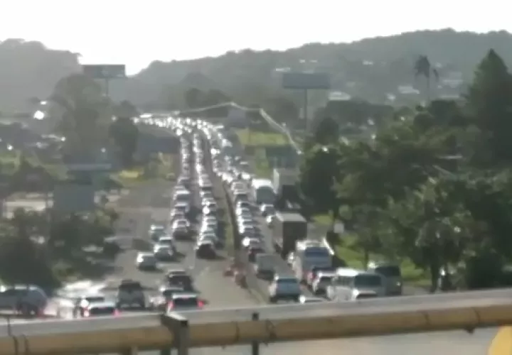 El cierre de los trabajadores del volante causó un gran congestionamiento vehicular rumbo a la ciudad capital, además de otros sectores de Panamá Oeste.