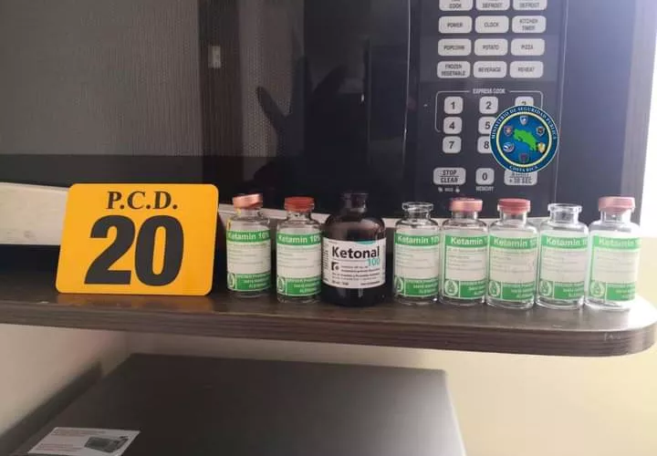 Los detenidos fueron identificados con los apellidos Álvarez Álvarez, de 33 años y Gil Salazar, de 37 años, ambos de nacionalidad colombiana y Silva Díaz, de 25 años, de nacionalidad costarricense.